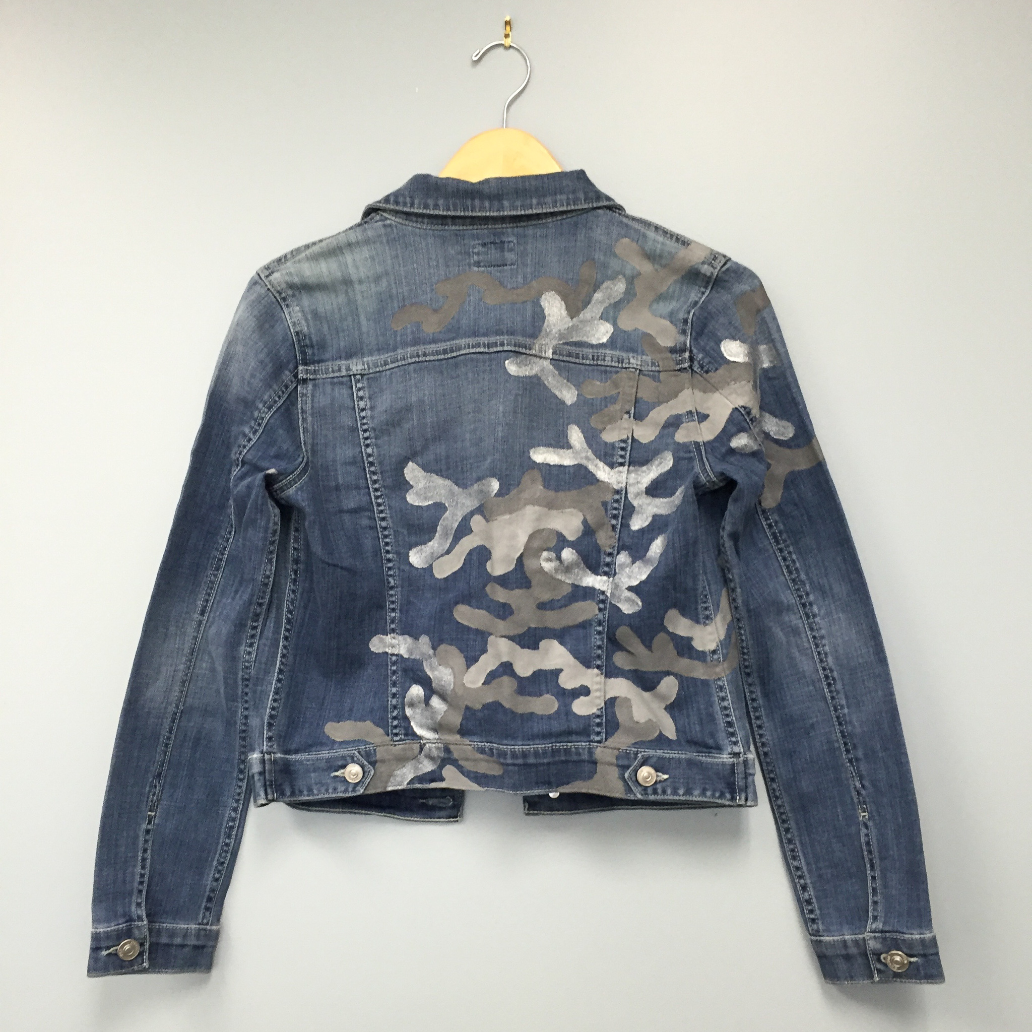 H&M Divided Blue Denim Jacket Camo sleeve & hoodie, Men's Fashion, Tops &  Sets, Vests on Carousell